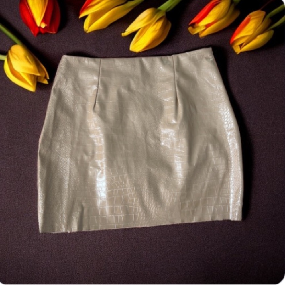 ⭐️NWT Fashion Nova snake print “safe word” mini skirt size L mocha color women’s